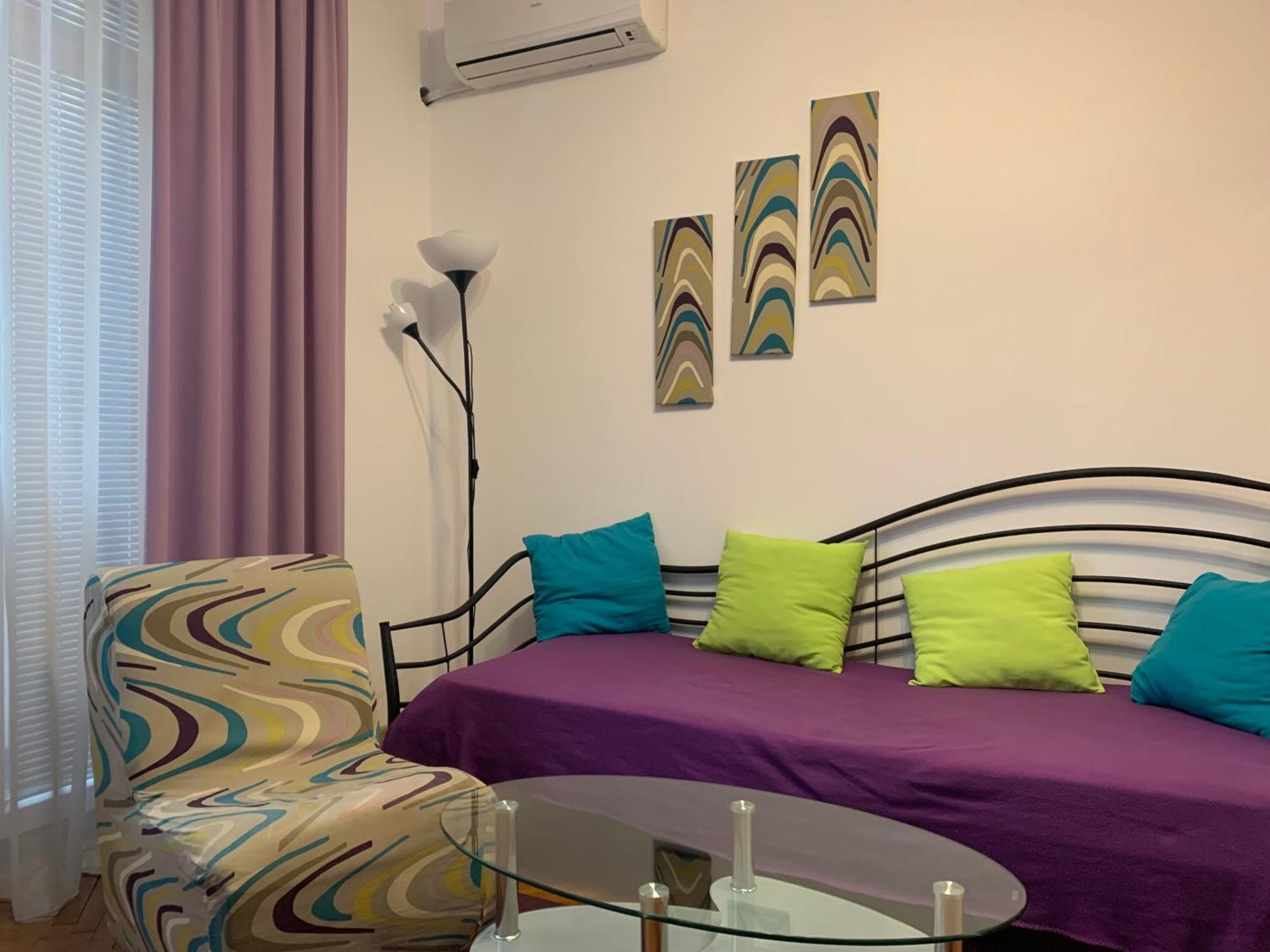 Purple Heart In The Center. King Size Bed! Apartament *