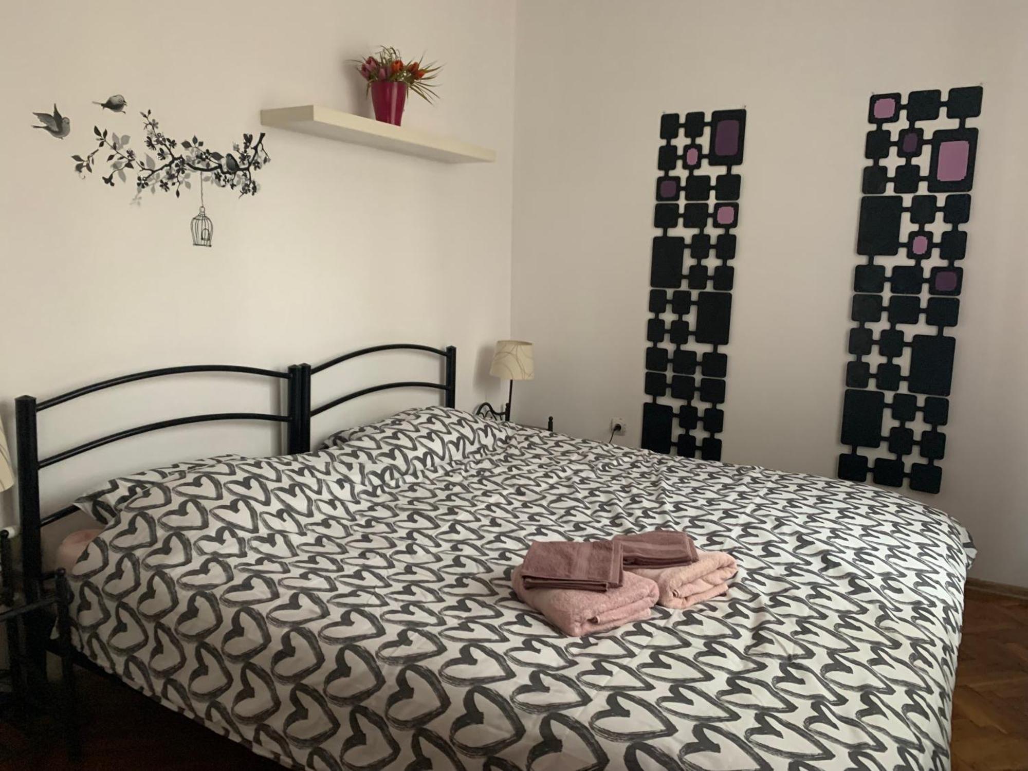 Apartment Purple Heart In The Center. King Size Bed! Sofia